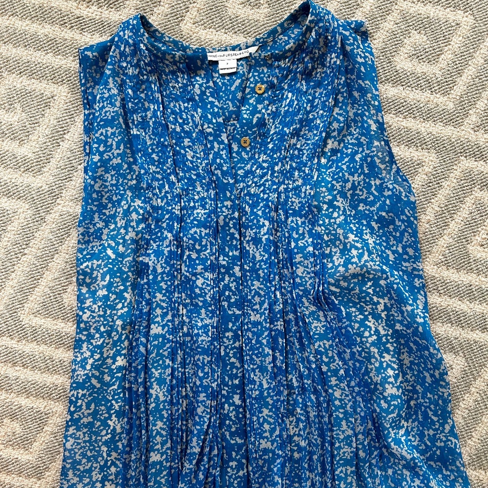 Diane Von Furstenberg (DVF) Silk sleeveless blouse, Size 2